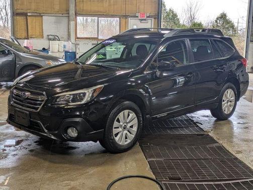 Crystal Black Silica 2018 Subaru Outback 2.5i Premium