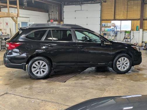 Crystal Black Silica 2018 Subaru Outback 2.5i Premium