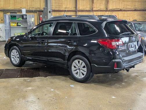 Crystal Black Silica 2018 Subaru Outback 2.5i Premium