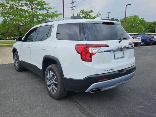2022 GMC Acadia SLT