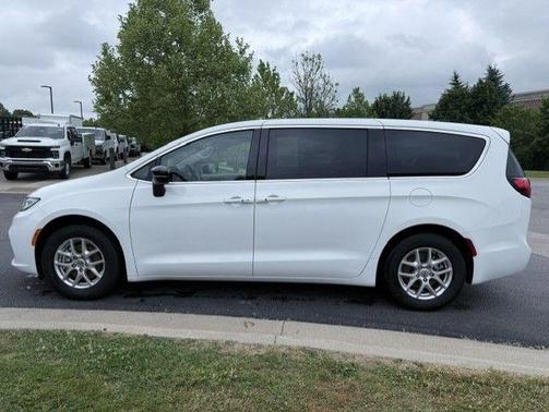 Bright White Clearcoat 2024 Chrysler Pacifica Touring-L