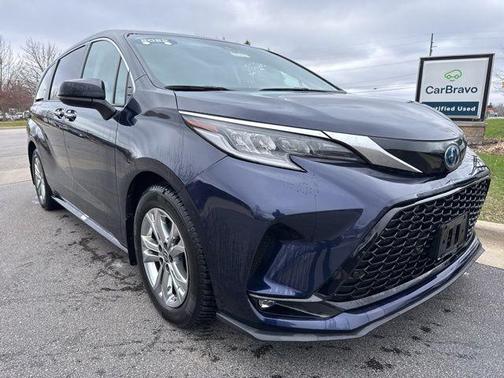 2022 Toyota Sienna XSE 7 Passenger