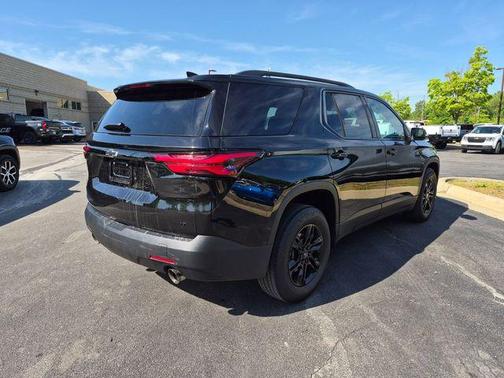 Mosaic Black Metallic 2024 Chevrolet Traverse Limited LT Leather