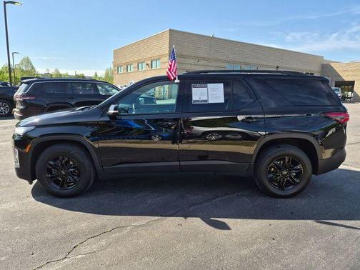Mosaic Black Metallic 2024 Chevrolet Traverse Limited LT Leather