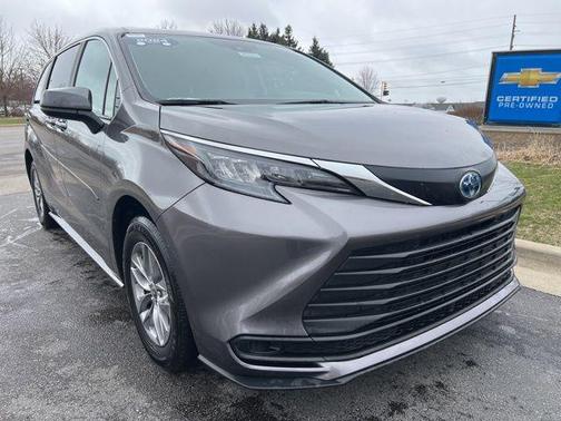 2024 Toyota Sienna LE