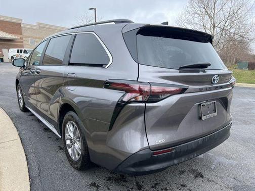 2024 Toyota Sienna LE