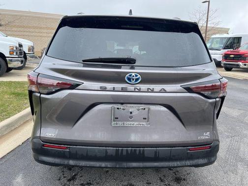2024 Toyota Sienna LE