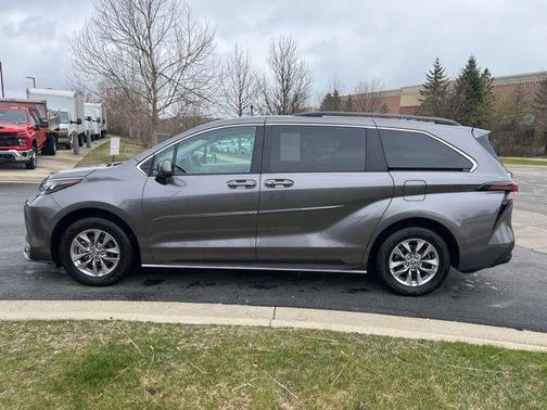 2024 Toyota Sienna LE