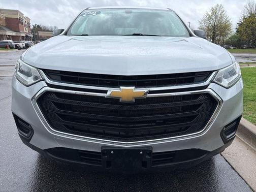 Silver Ice Metallic 2021 Chevrolet Traverse LS