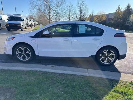Summit White 2015 Chevrolet Volt Base