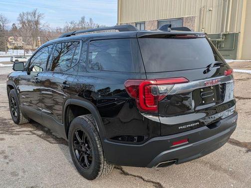 2022 GMC Acadia AT4