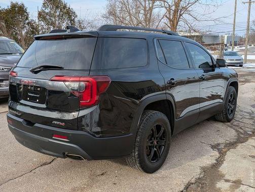 2022 GMC Acadia AT4