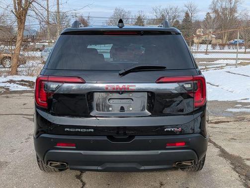 2022 GMC Acadia AT4