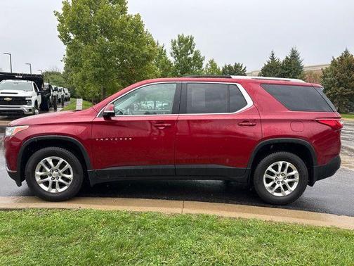 Cajun Red Tintcoat 2018 Chevrolet Traverse LT Cloth