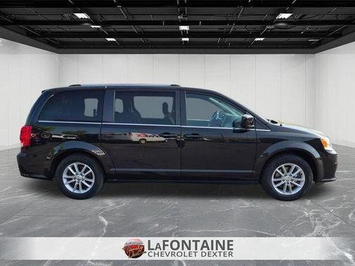 Black Onyx Crystal Pearlcoat 2020 Dodge Grand Caravan SXT