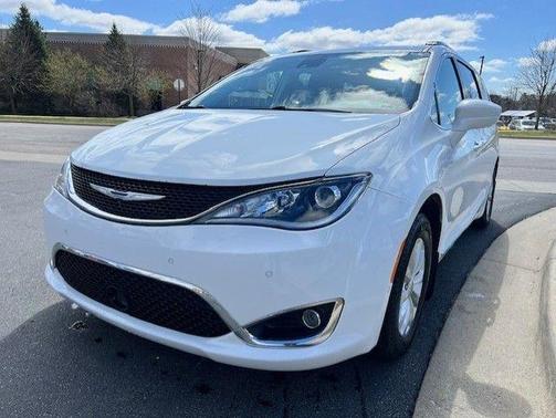 2018 Chrysler Pacifica Touring-L