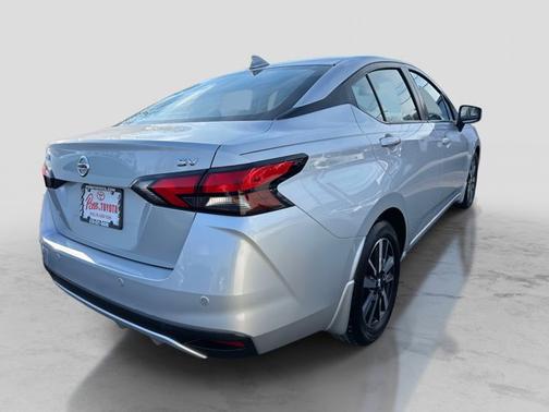 2022 Nissan Versa SV