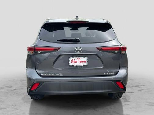 MAGNETIC GRAY MET 2024 Toyota Highlander XLE
