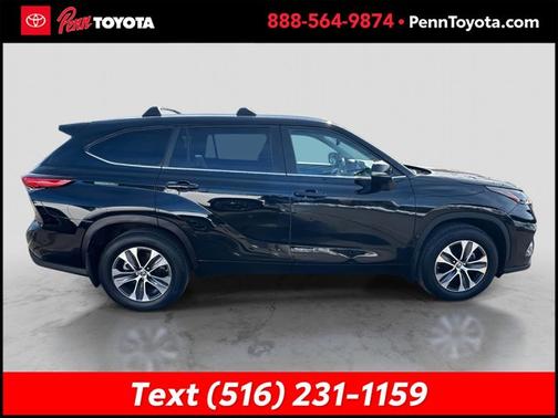MIDNIGHT BLACK ME 2023 Toyota Highlander XLE