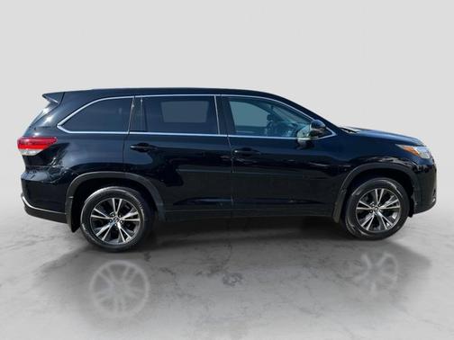 MIDNIGHT BLACK ME 2017 Toyota Highlander LE