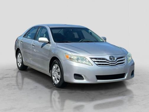 CLASSIC SILVER METALLIC 2010 Toyota Camry LE