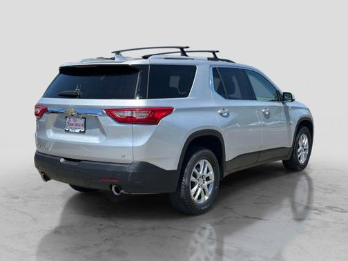 Silver Ice Metallic 2018 Chevrolet Traverse LT Cloth