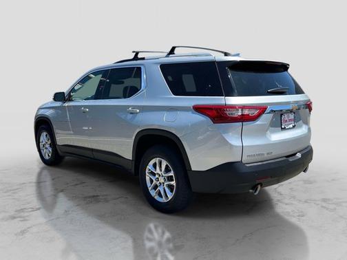 Silver Ice Metallic 2018 Chevrolet Traverse LT Cloth