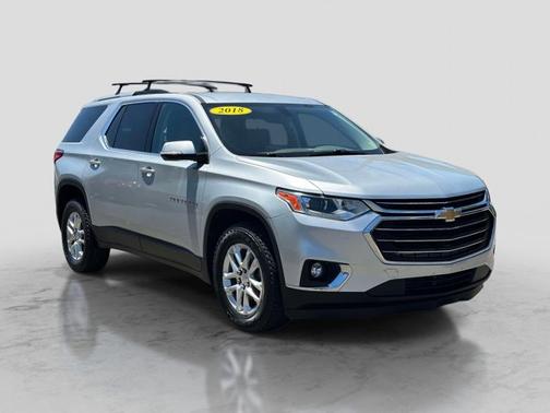 Silver Ice Metallic 2018 Chevrolet Traverse LT Cloth