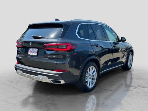 Dark Graphite Metallic 2022 BMW X5 xDrive40i