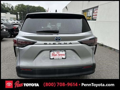 2024 Toyota Sienna LE