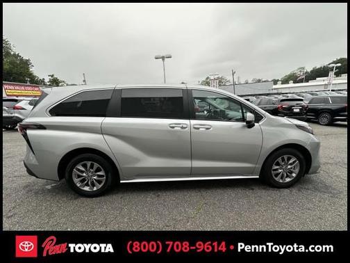 2024 Toyota Sienna LE
