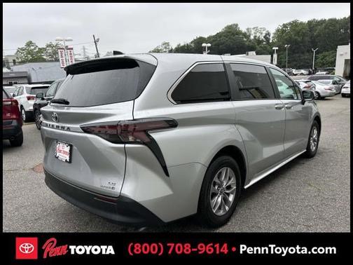 2024 Toyota Sienna LE