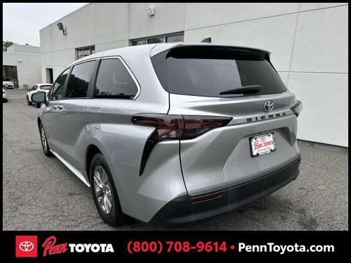 2024 Toyota Sienna LE