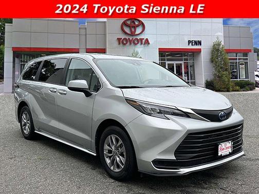 2024 Toyota Sienna LE