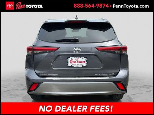 MAGNETIC GRAY MET 2023 Toyota Highlander Platinum