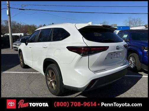 2023 Toyota Highlander Hybrid Bronze Edition