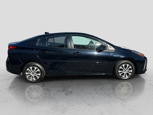 2021 Toyota Prius LE