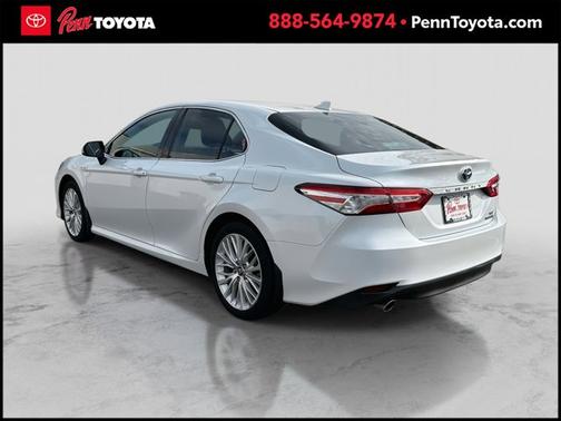 2020 Toyota Camry Hybrid XLE
