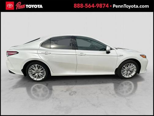 2020 Toyota Camry Hybrid XLE