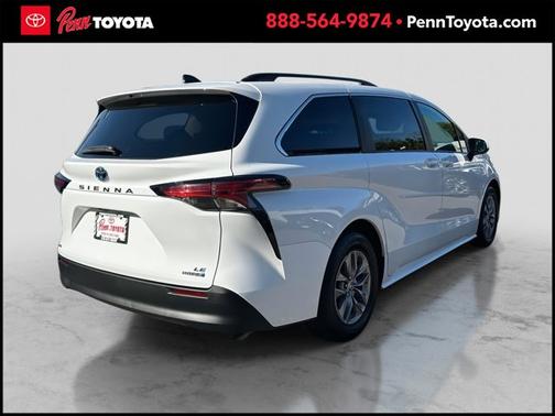 2022 Toyota Sienna LE