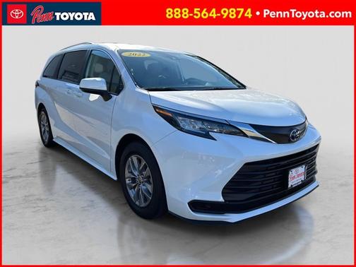 2022 Toyota Sienna LE