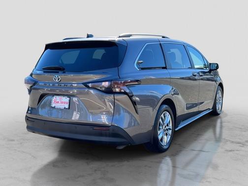 2023 Toyota Sienna XLE