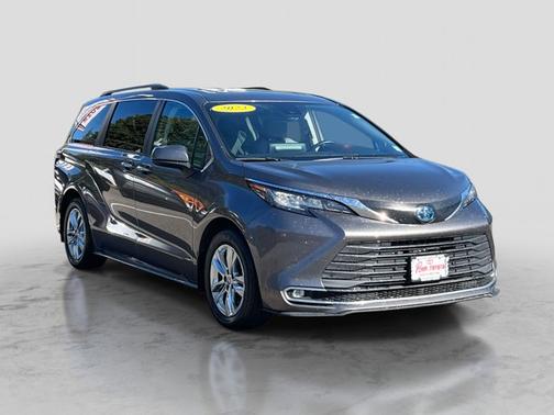 2023 Toyota Sienna XLE