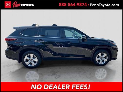 MIDNIGHT BLACK ME 2023 Toyota Highlander LE