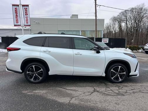 2022 Toyota Highlander XSE