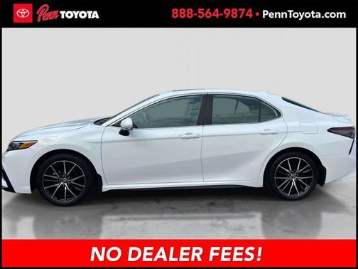 ICE CAP 2023 Toyota Camry SE