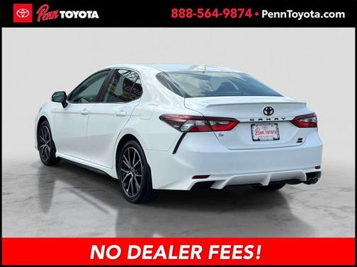 ICE CAP 2023 Toyota Camry SE