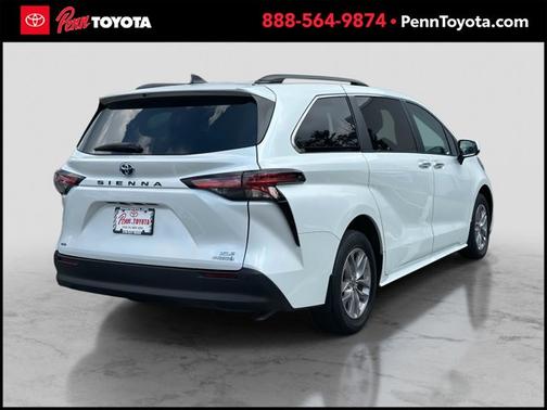 2022 Toyota Sienna XLE