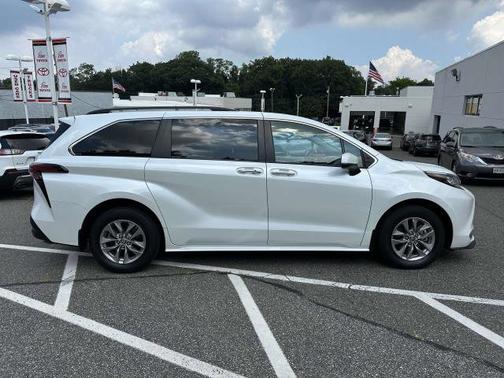 2022 Toyota Sienna XLE