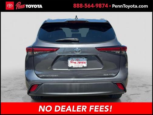 MAGNETIC GRAY MET 2023 Toyota Highlander XLE